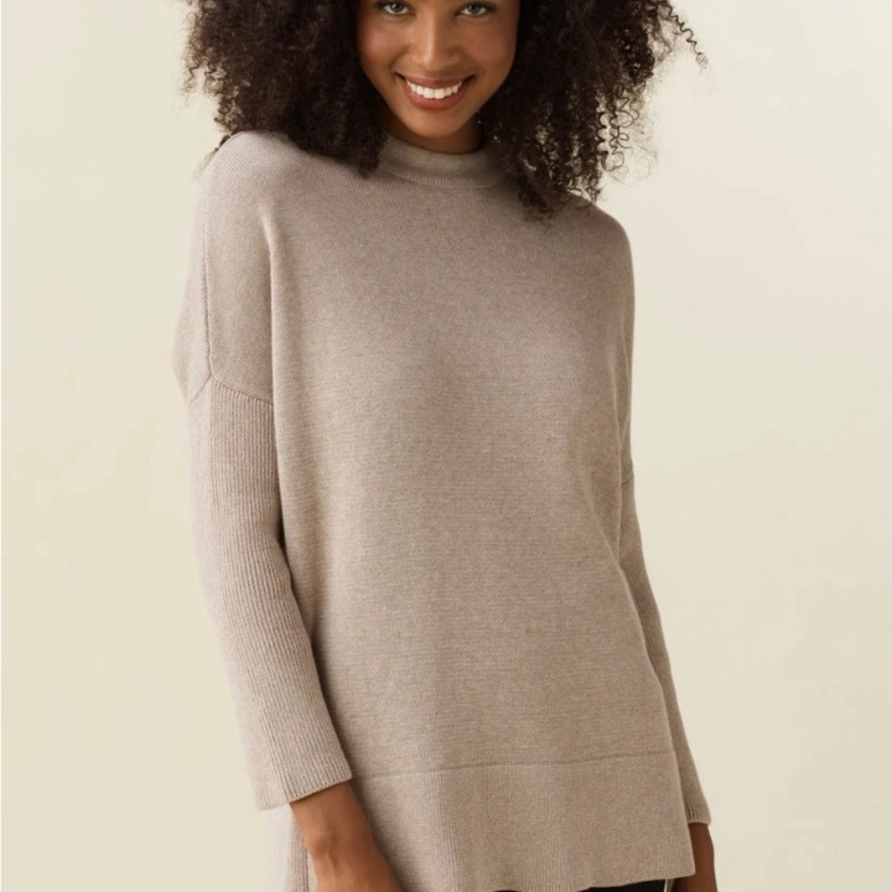 VETTA The Oversized Sweater Convertible in Tan Turtleneck/Cardigan/ Crewneck